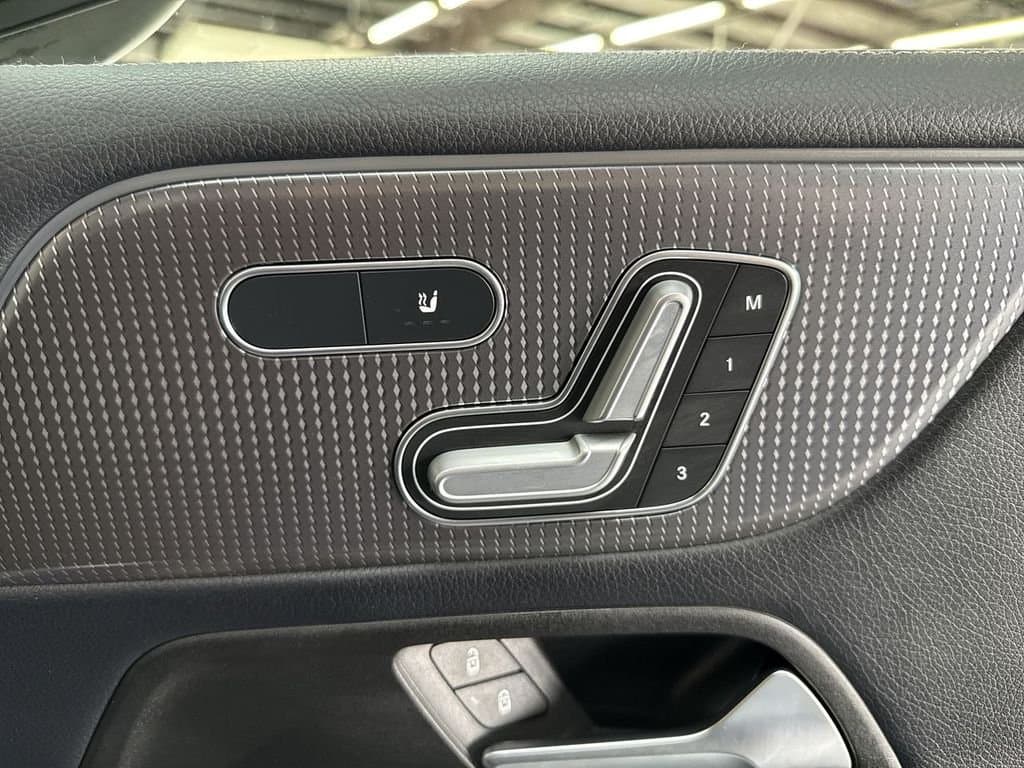 2021 Mercedes-Benz GLB 17
