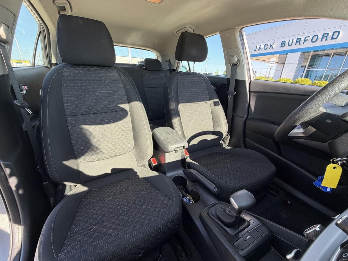 2023 Kia Rio 5-Door 27