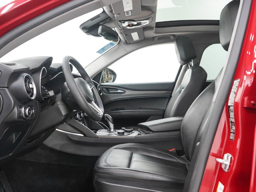 2019 Alfa Romeo Stelvio 21