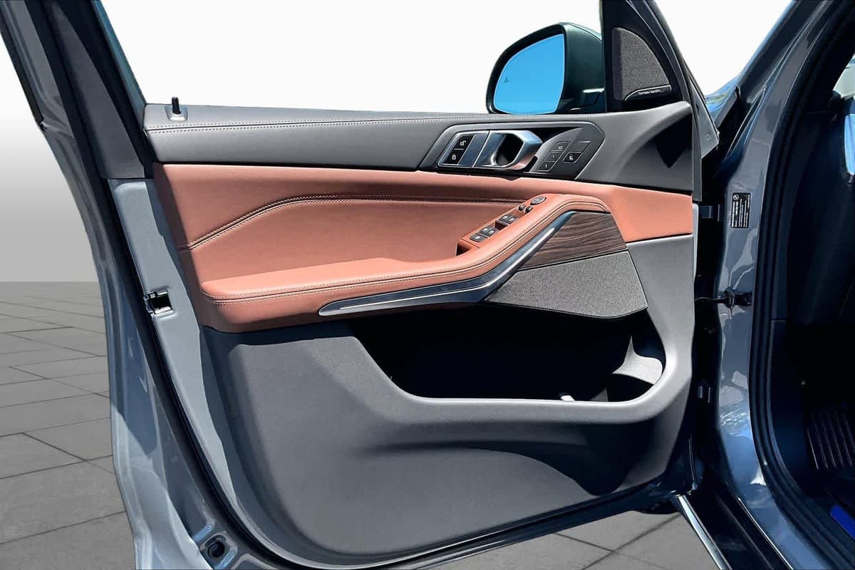 2026 BMW X5 8