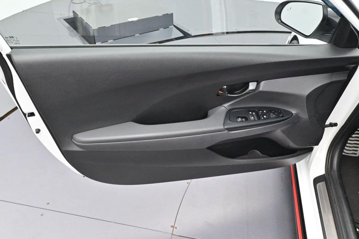 2022 Hyundai Veloster 7