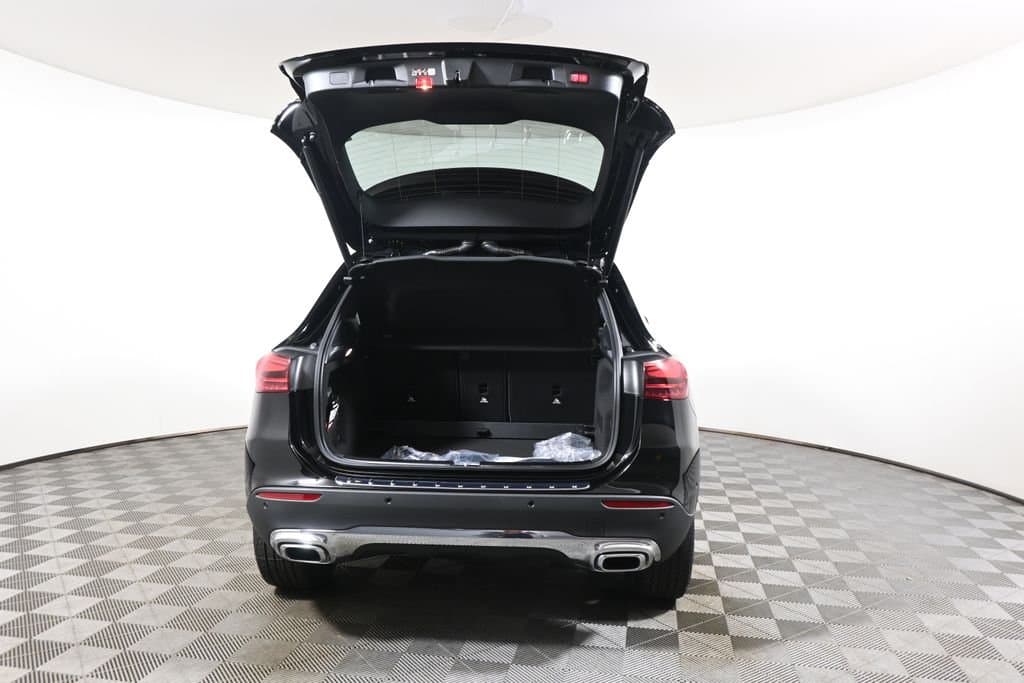 2026 Mercedes-Benz GLA 33