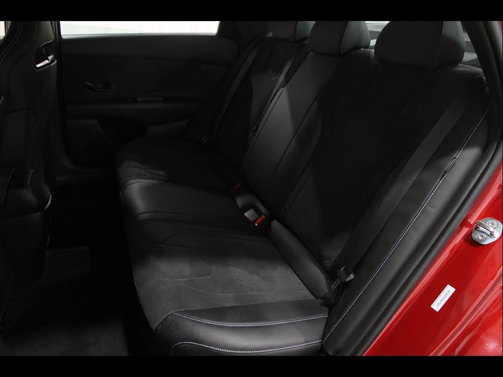 2025 Hyundai Elantra 18