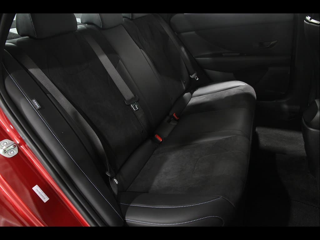 2025 Hyundai Elantra 17