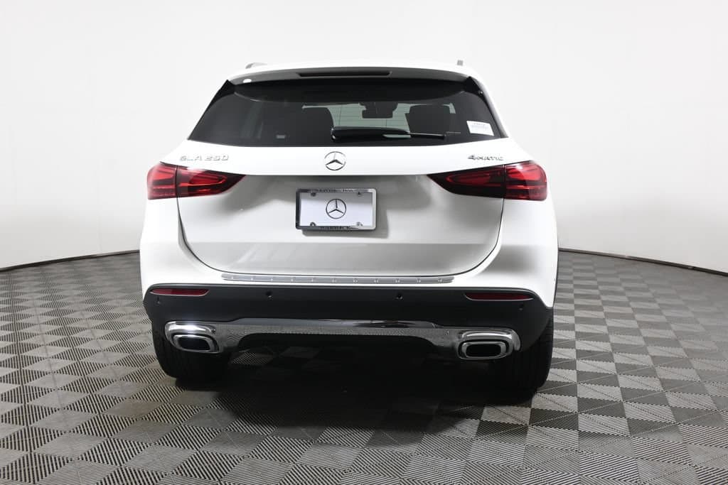 2026 Mercedes-Benz GLA 42