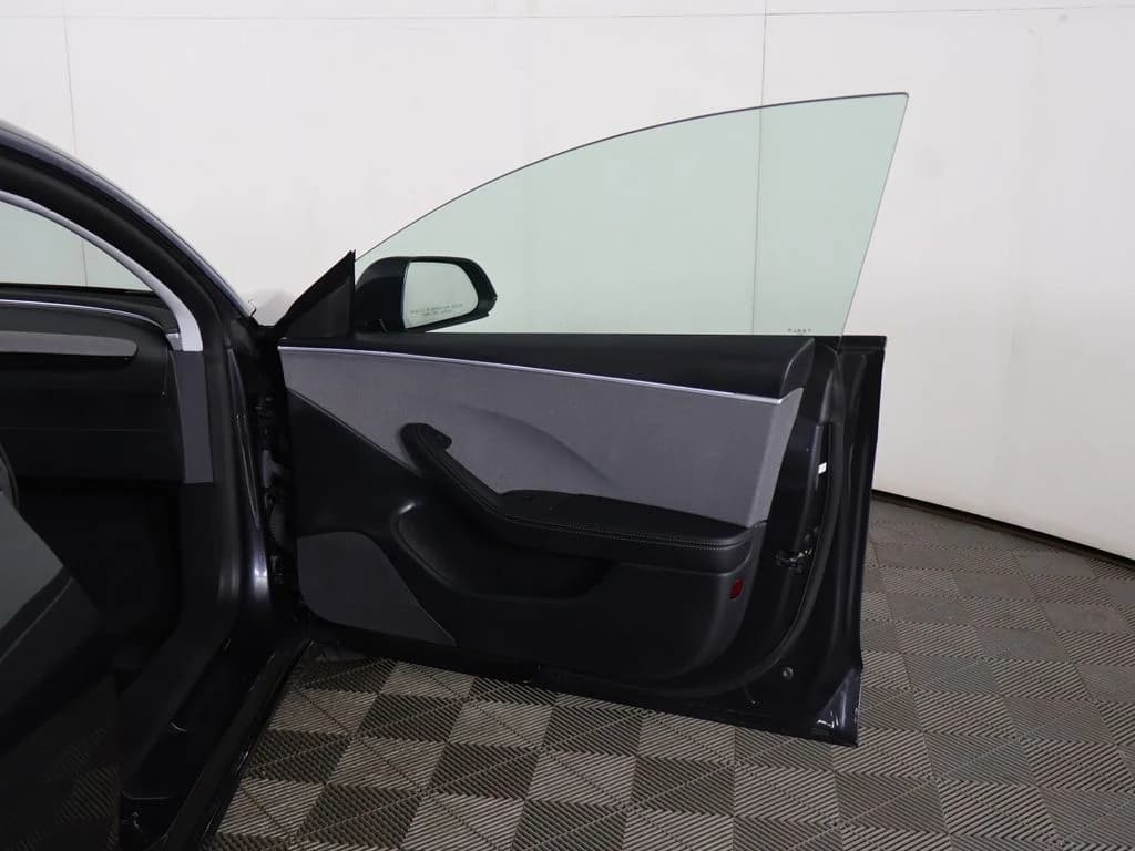2025 Tesla Model 3 23