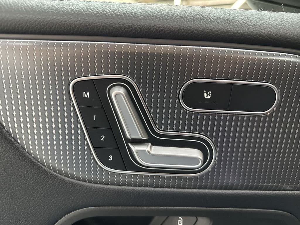 2021 Mercedes-Benz GLB 11