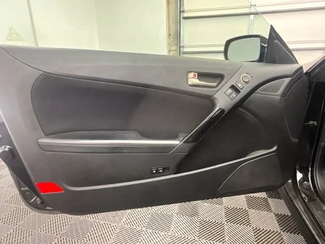 2015 Hyundai Genesis Coupe 10