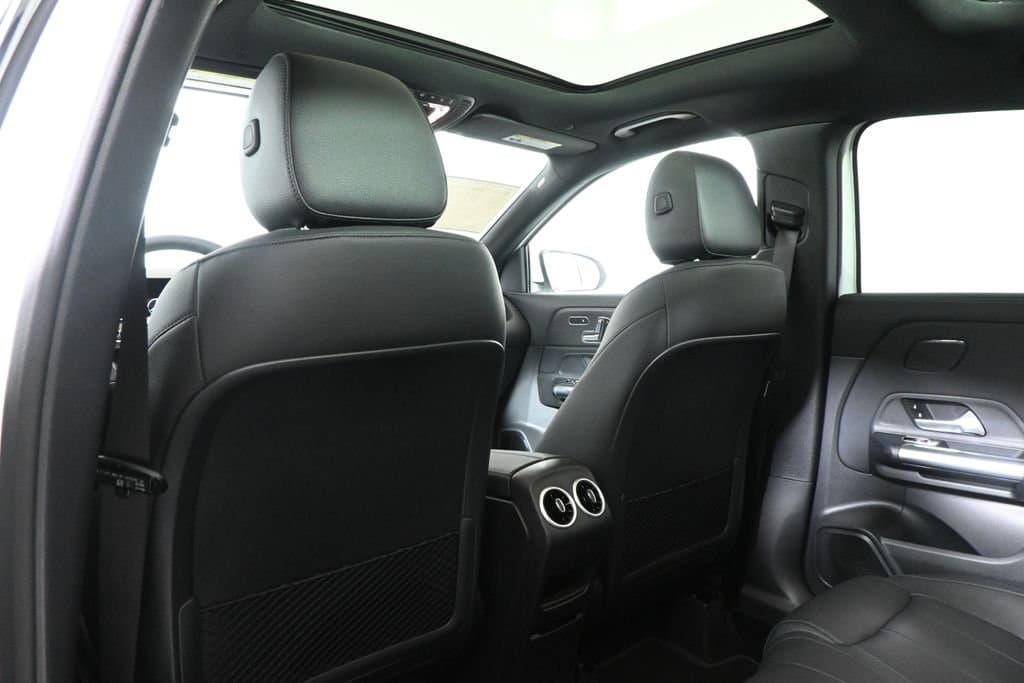 2026 Mercedes-Benz GLA 27