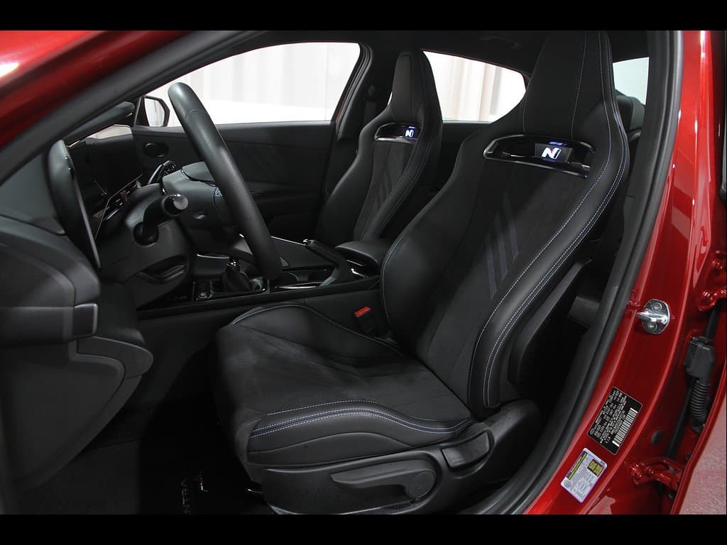 2025 Hyundai Elantra 3