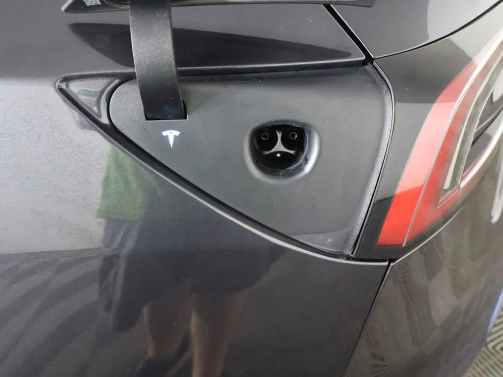 2025 Tesla Model 3 17