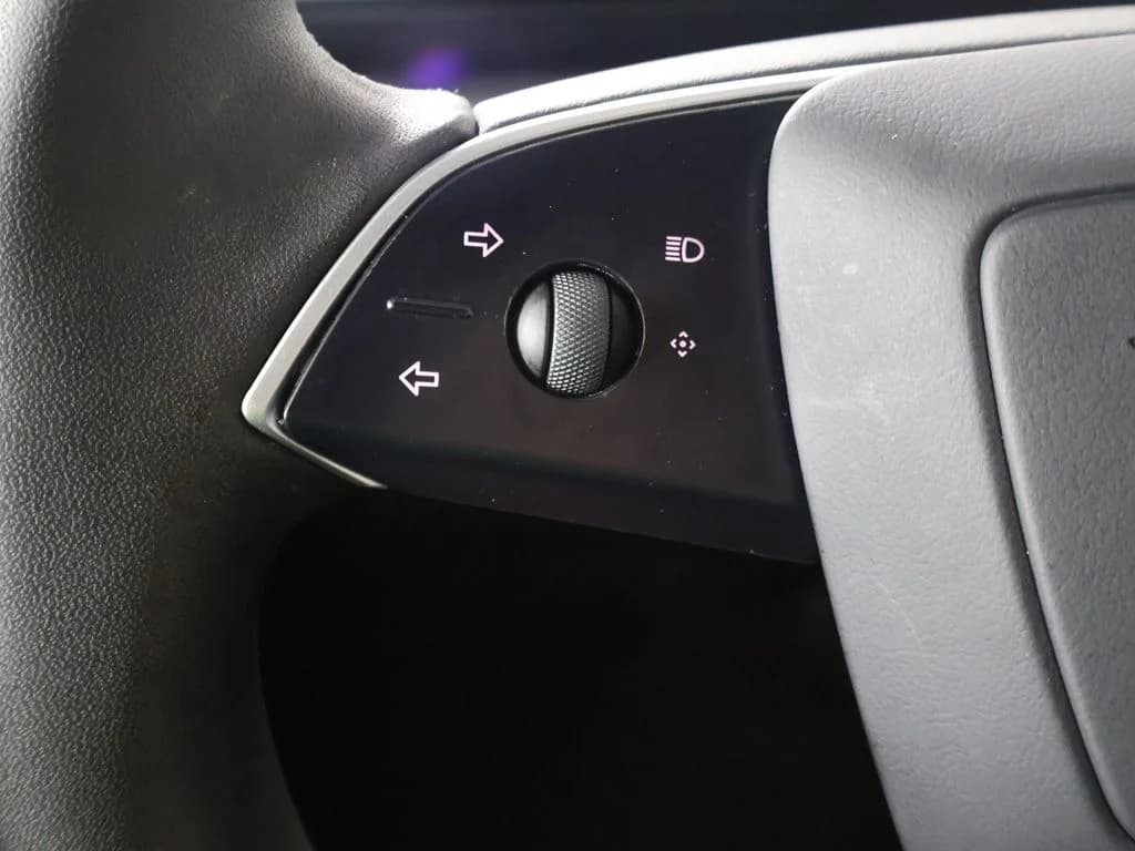 2025 Tesla Model 3 39
