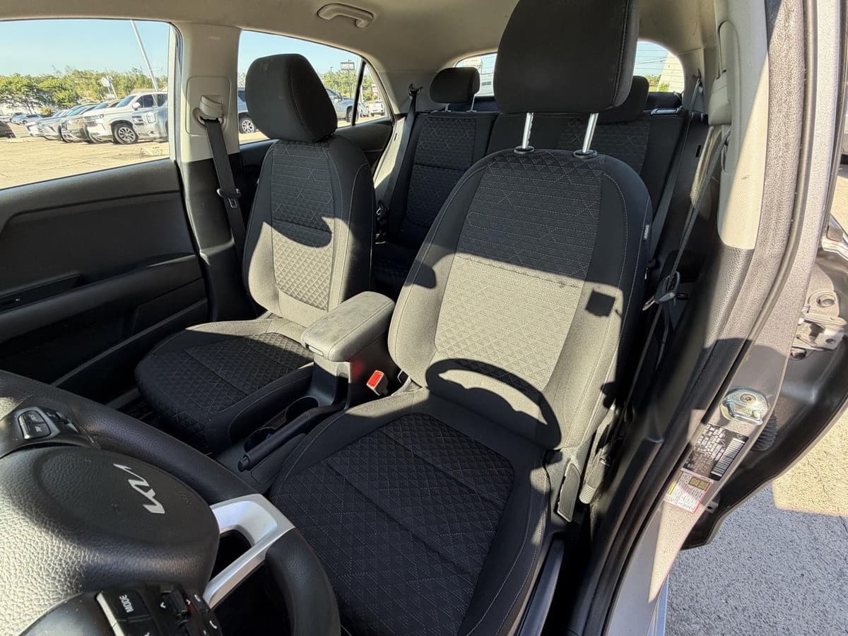 2023 Kia Rio 5-Door 18