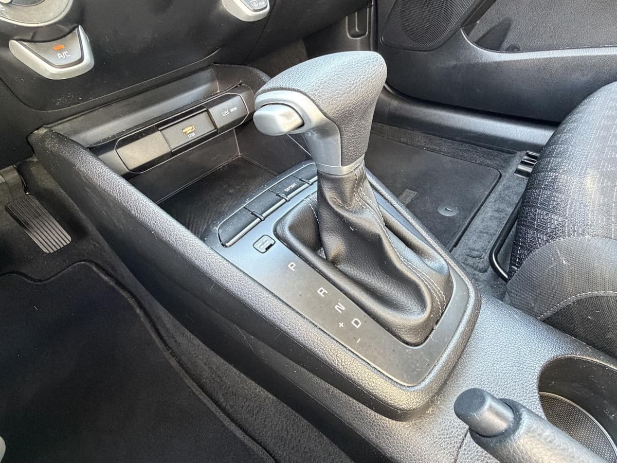 2023 Kia Rio 5-Door 17