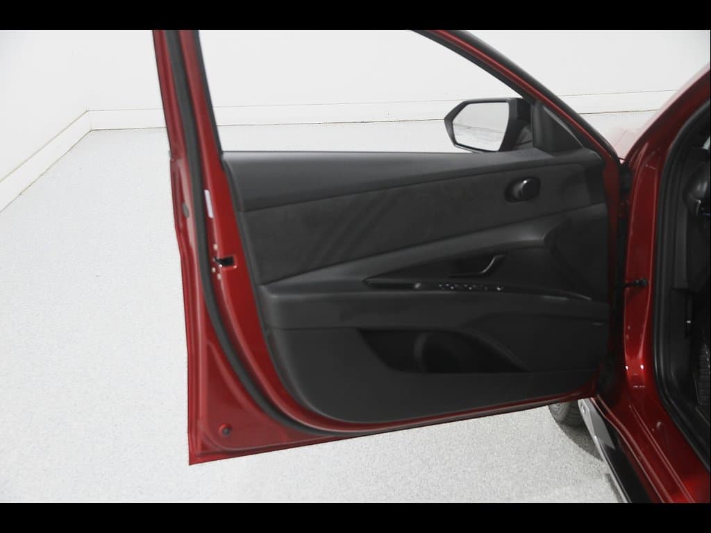 2025 Hyundai Elantra 2