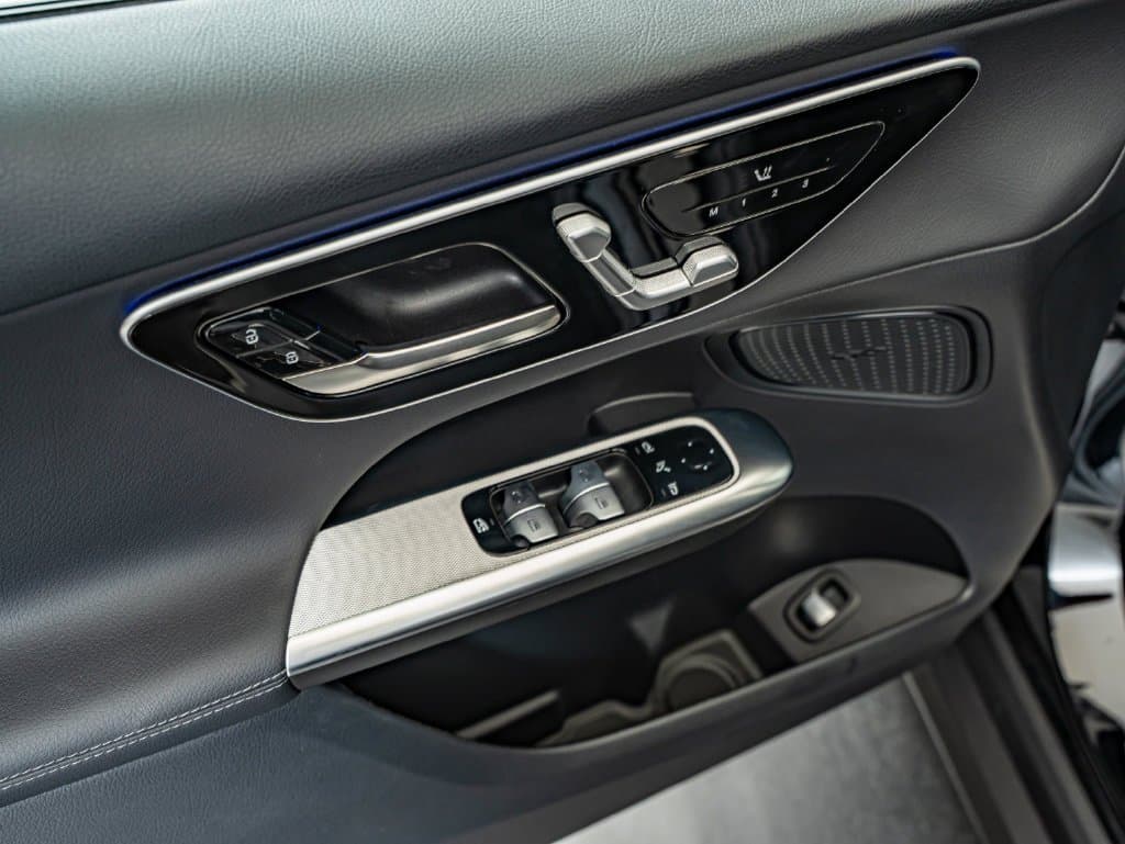 2026 Mercedes-Benz GLC 16