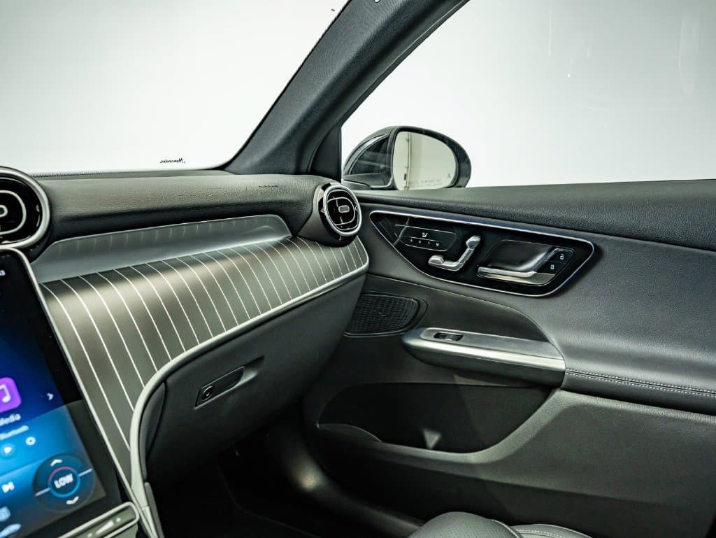 2026 Mercedes-Benz GLC 26