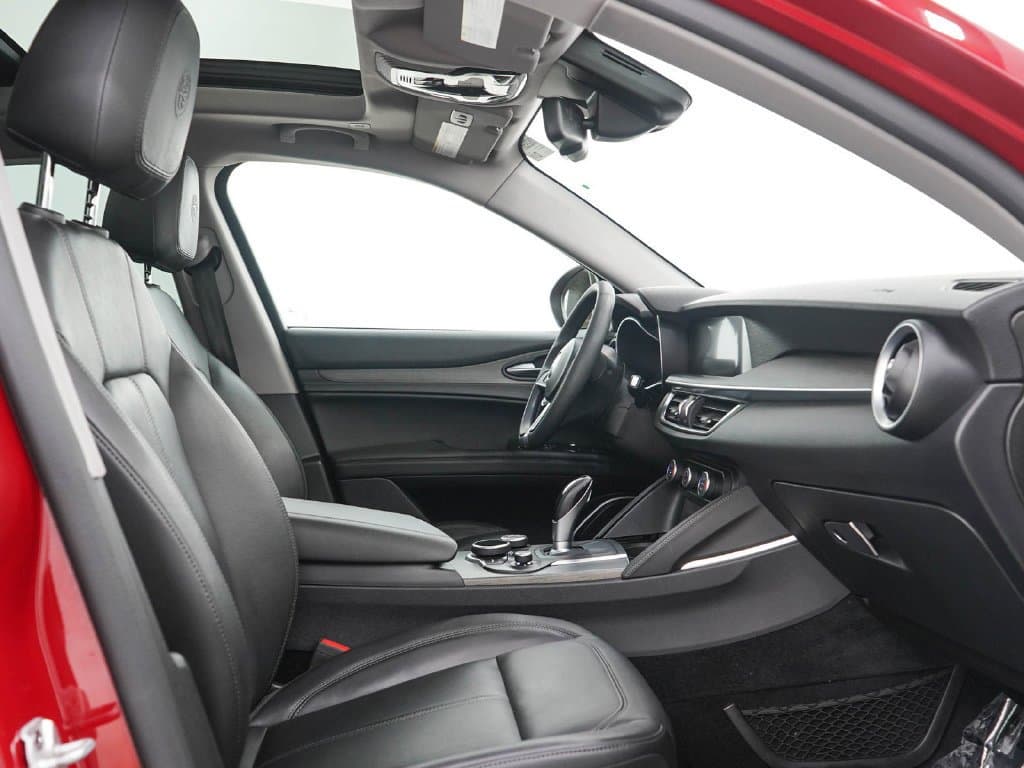 2019 Alfa Romeo Stelvio 11