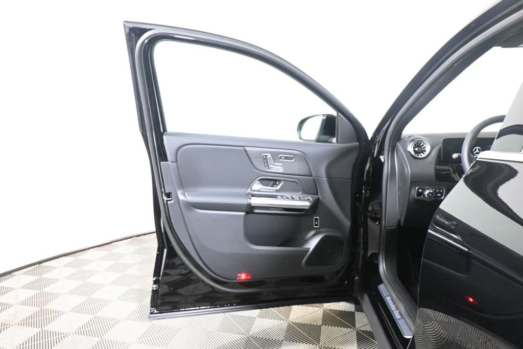 2026 Mercedes-Benz GLA 27