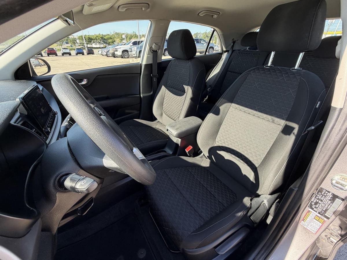 2023 Kia Rio 5-Door 40