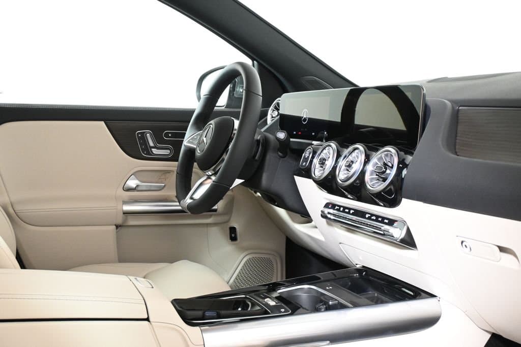 2026 Mercedes-Benz GLA 28