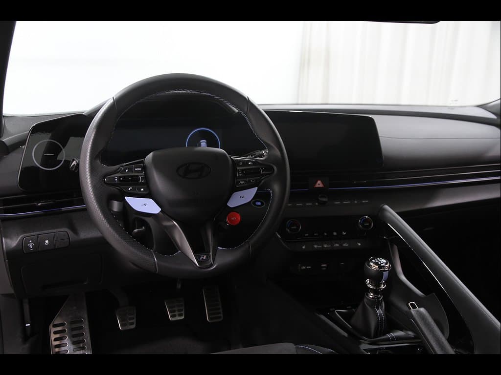 2025 Hyundai Elantra 4
