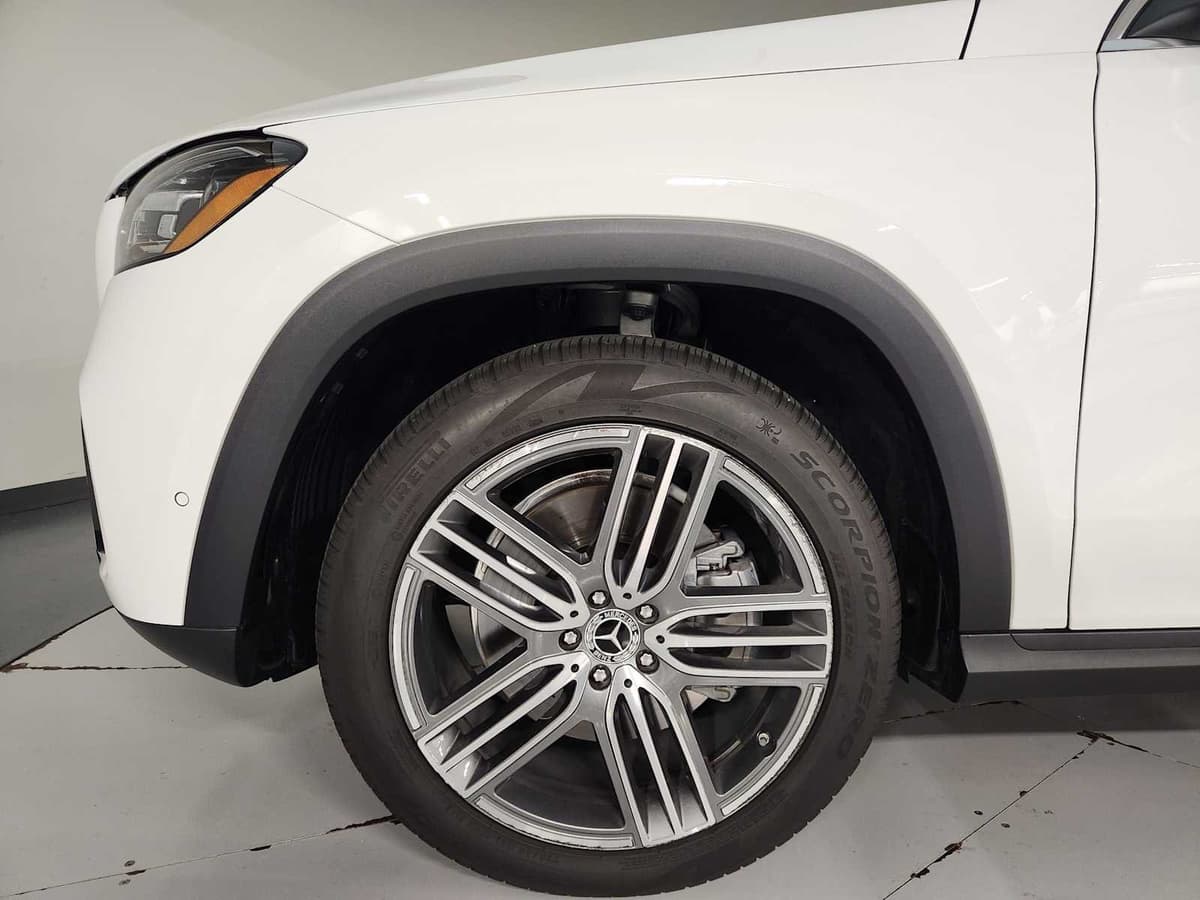2026 Mercedes-Benz GLS 9