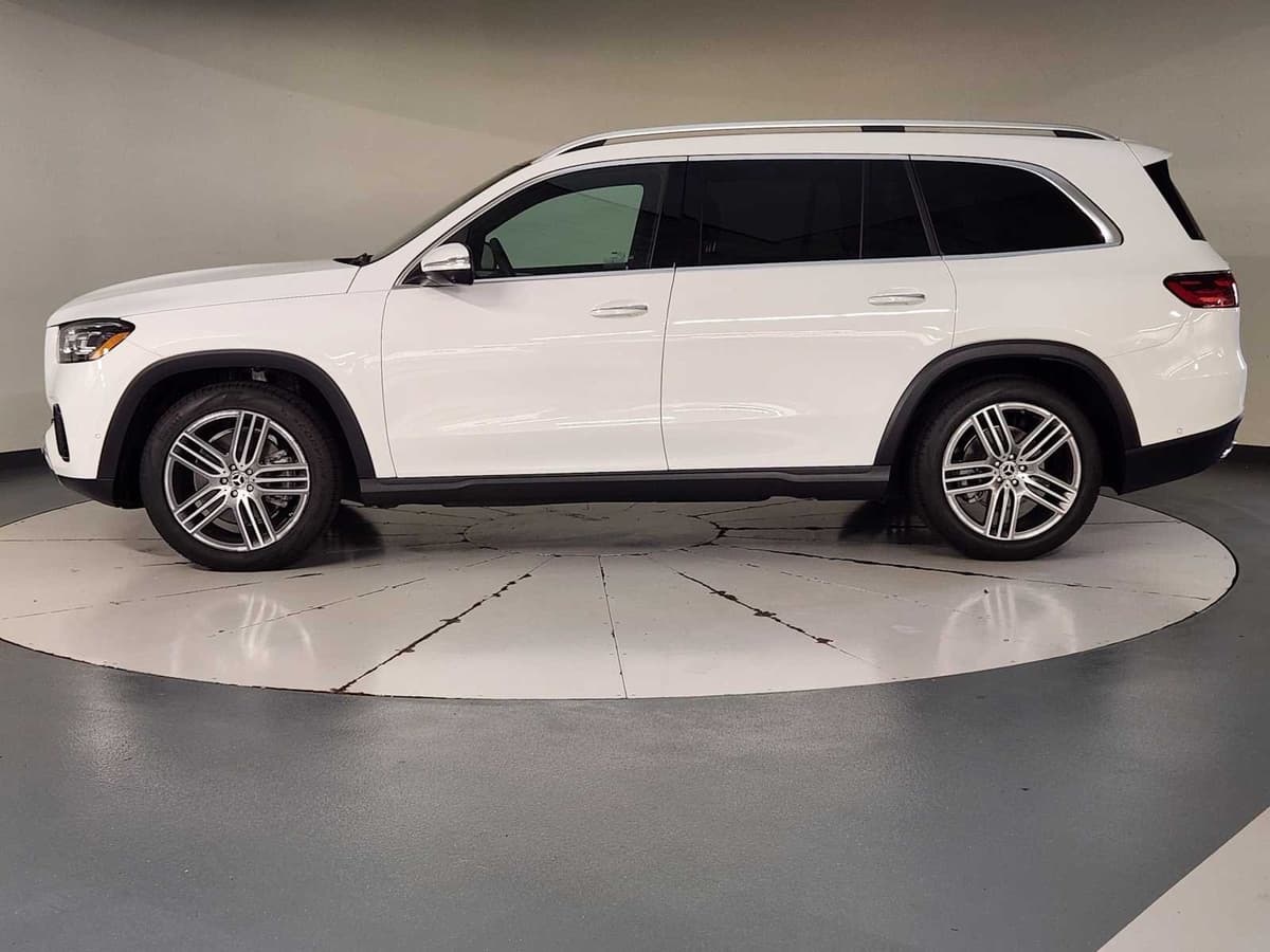 2026 Mercedes-Benz GLS 3