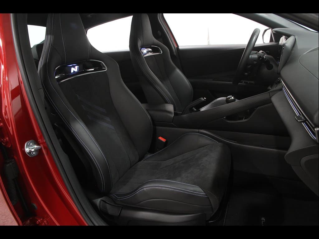 2025 Hyundai Elantra 16