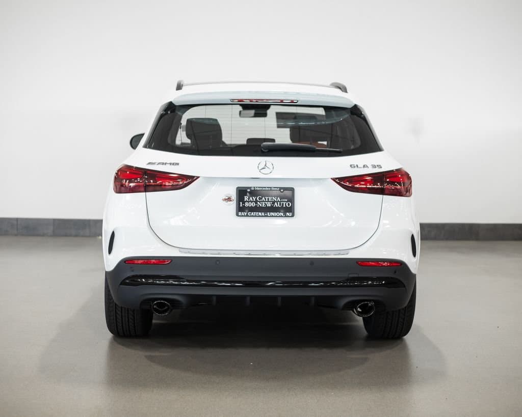 2026 Mercedes-Benz GLA 8