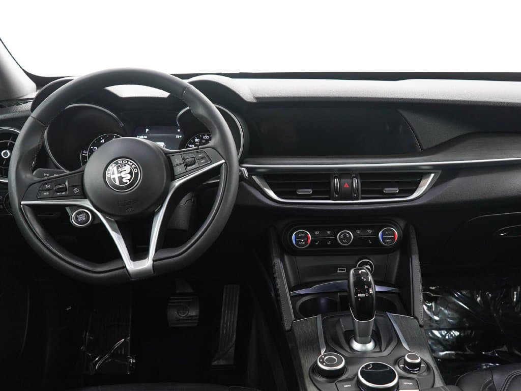 2019 Alfa Romeo Stelvio 14