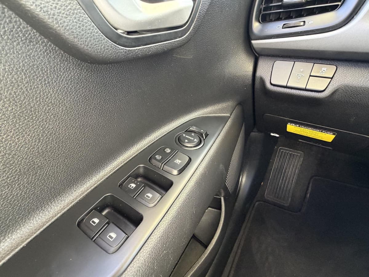 2023 Kia Rio 5-Door 8
